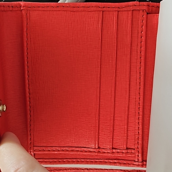 Dooney and Bourke NWT red Saffiano leather wallet - Picture 4 of 7